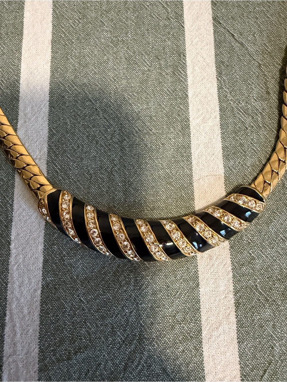 Elegant Black and Gold Twisted Collar Necklace
